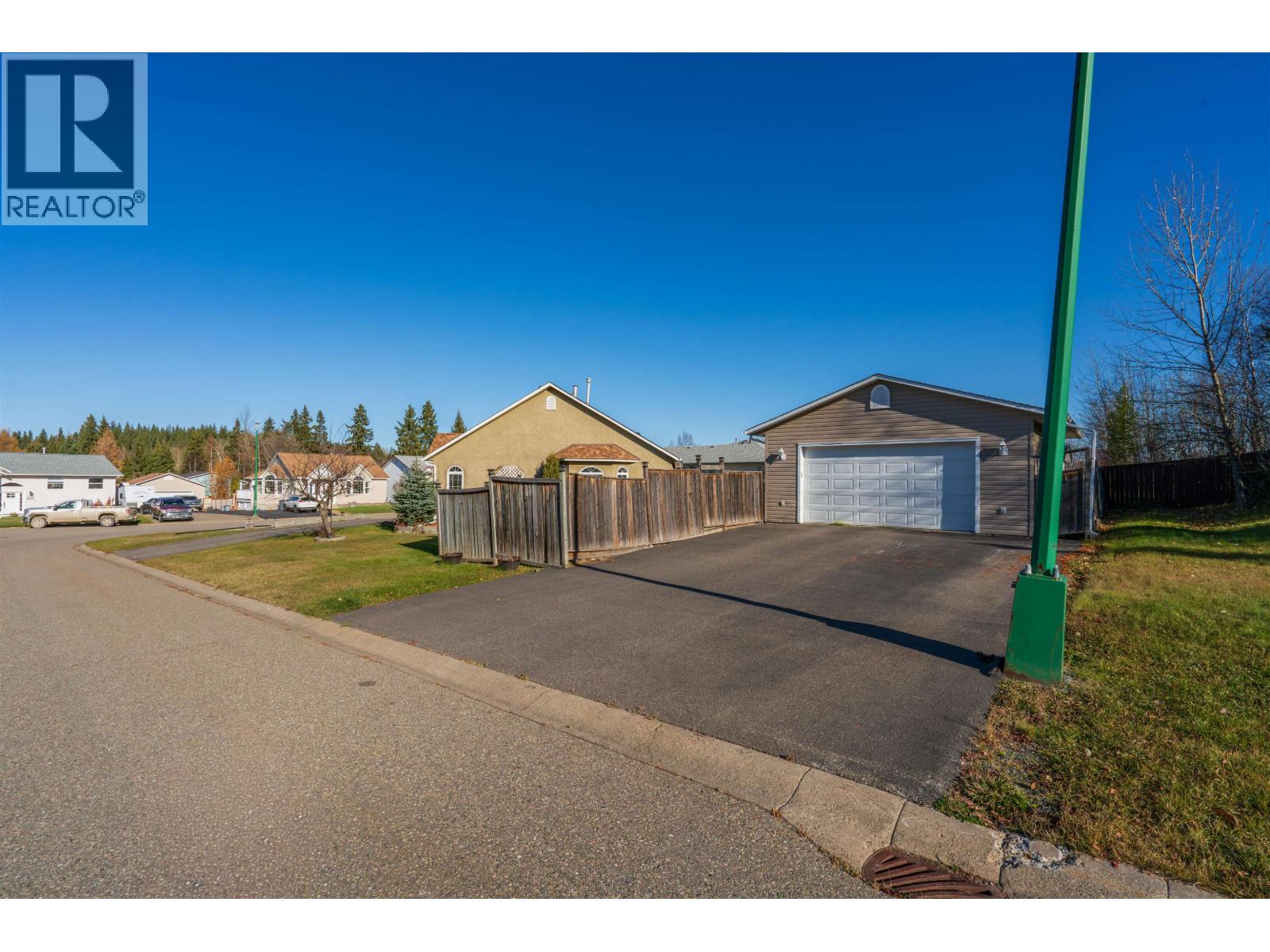 5716 Bearspaw Crescent, Prince George, British Columbia  V2N 6P7 - Photo 4 - R3178480