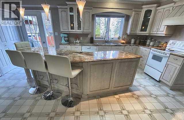 104 Mistaya Road, Hinton, Alberta  T7V 1G3 - Photo 3 - A2354669