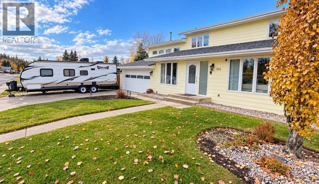 104 Mistaya Road, Hinton, Alberta  T7V 1G3 - Photo 33 - A2354669