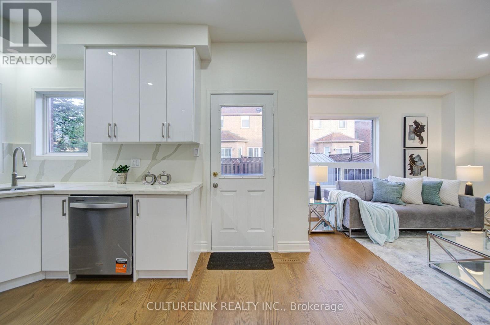 2 Hartwell Place, Markham, Ontario  L6C 2K4 - Photo 12 - N14118924