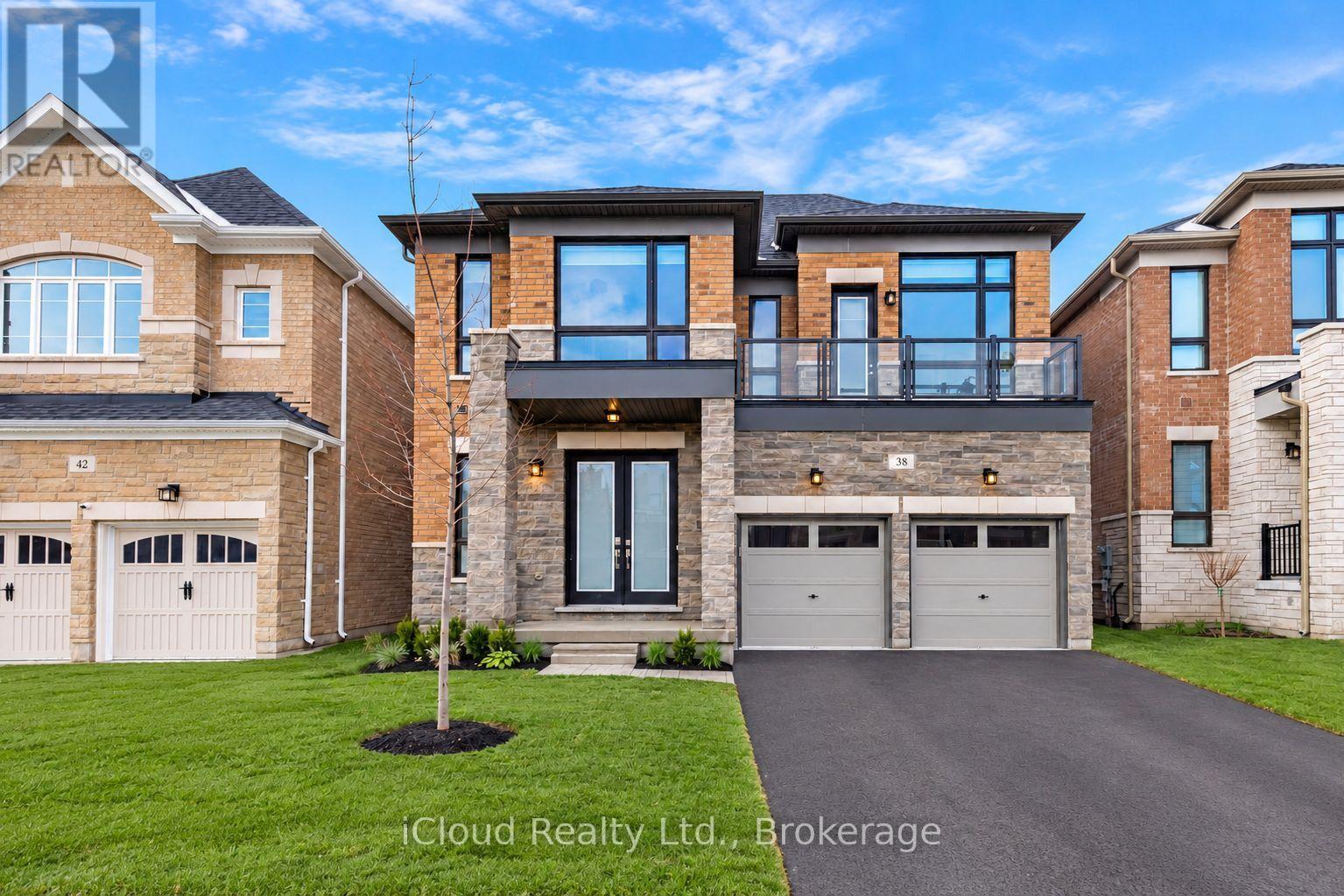 38 PINE HILL CRESCENT, Aurora, Ontario