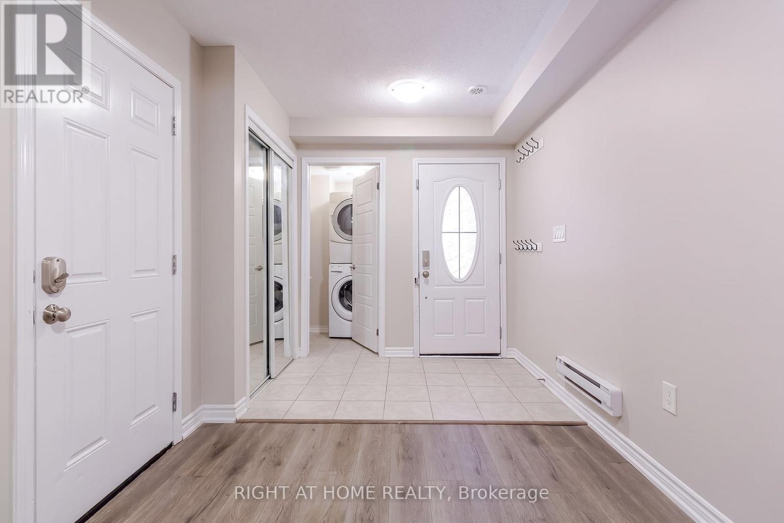 74 Frost Court, Milton, Ontario  L9T 7K6 - Photo 2 - W14118944