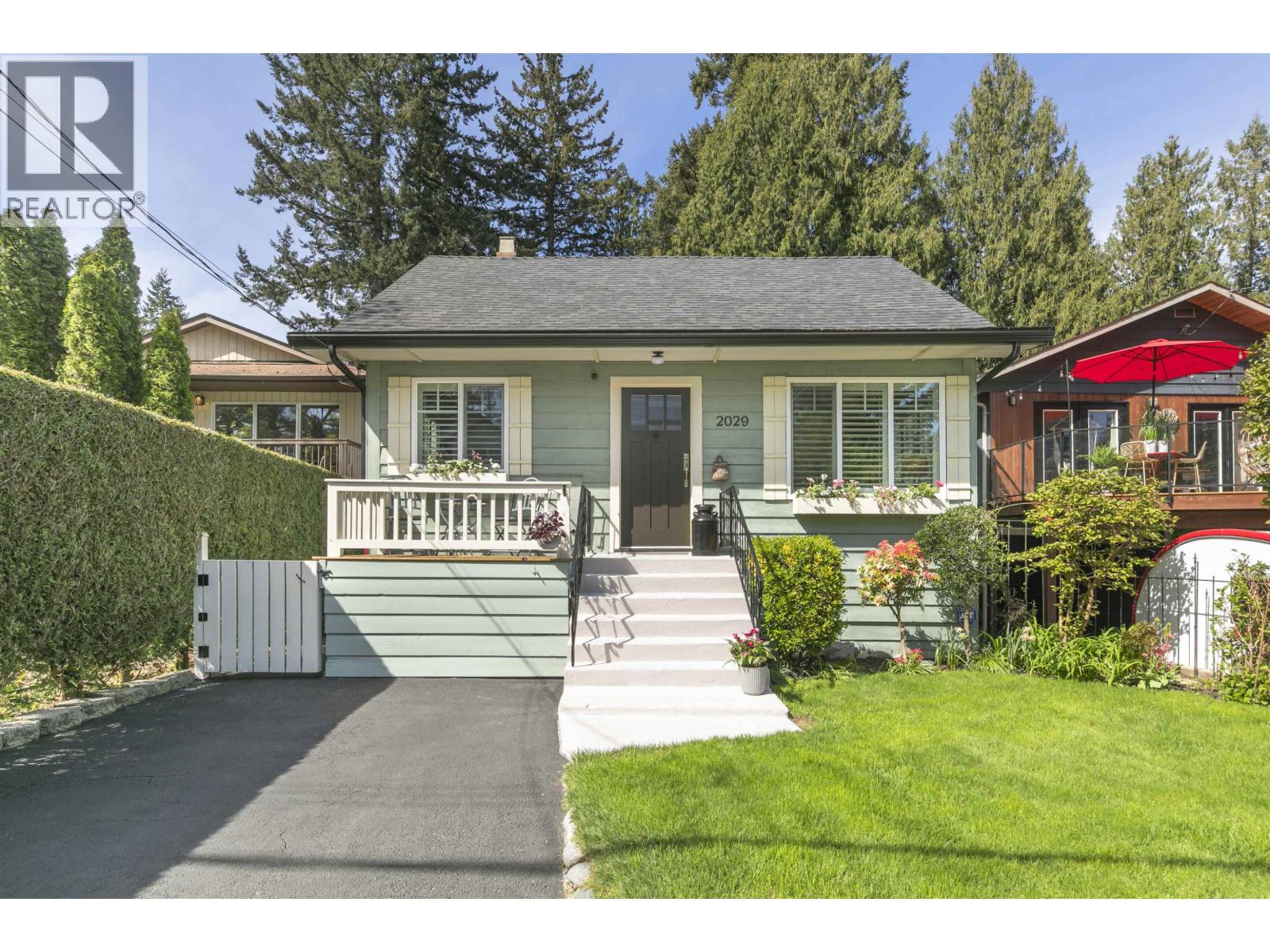 2029 PHILIP AVENUE, North Vancouver, British Columbia