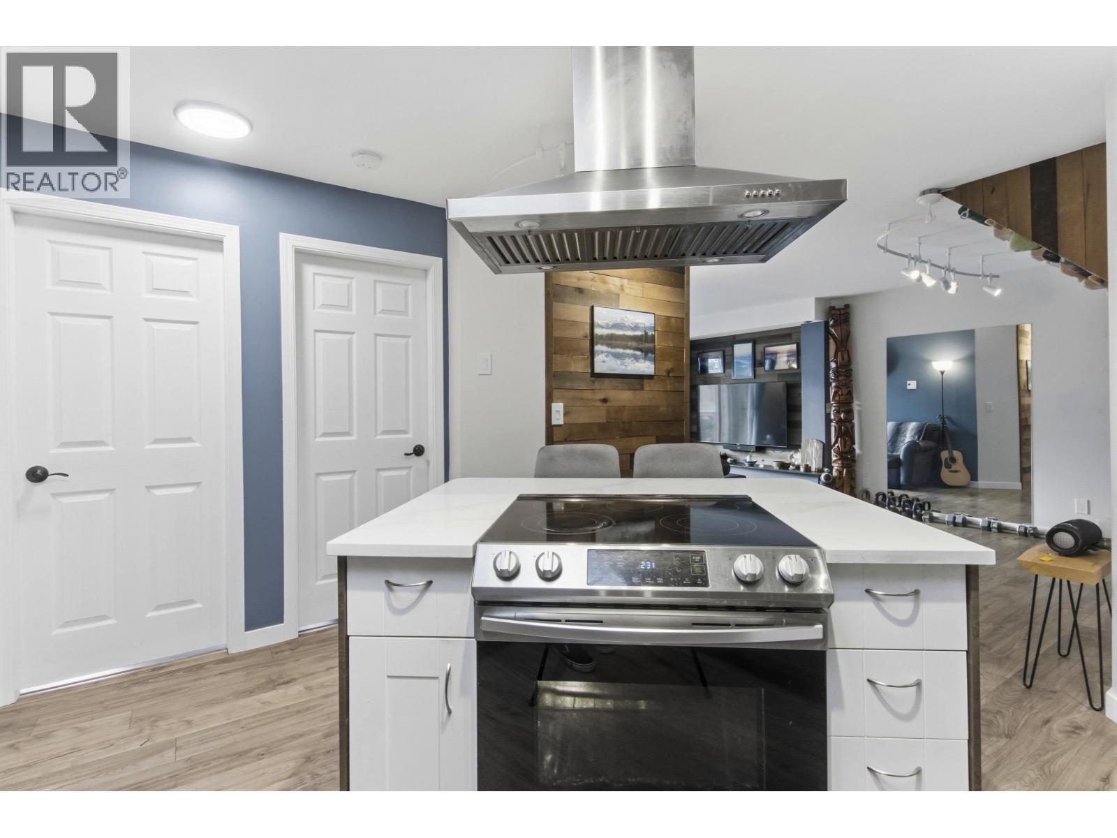 305 40160 Willow Crescent, Squamish, British Columbia  V8B 0M2 - Photo 4 - R3178549