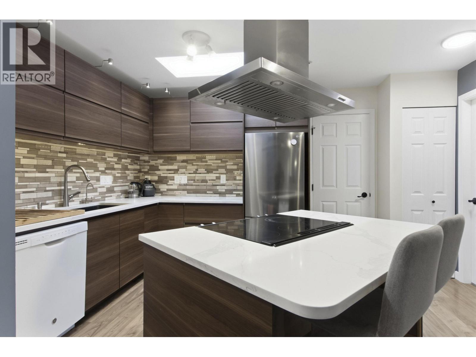 305 40160 Willow Crescent, Squamish, British Columbia  V8B 0M2 - Photo 2 - R3178549