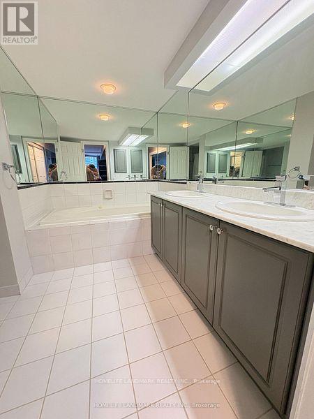1002 - 71 Simcoe Street, Toronto (University), Ontario  M5J 2S9 - Photo 14 - C14118988