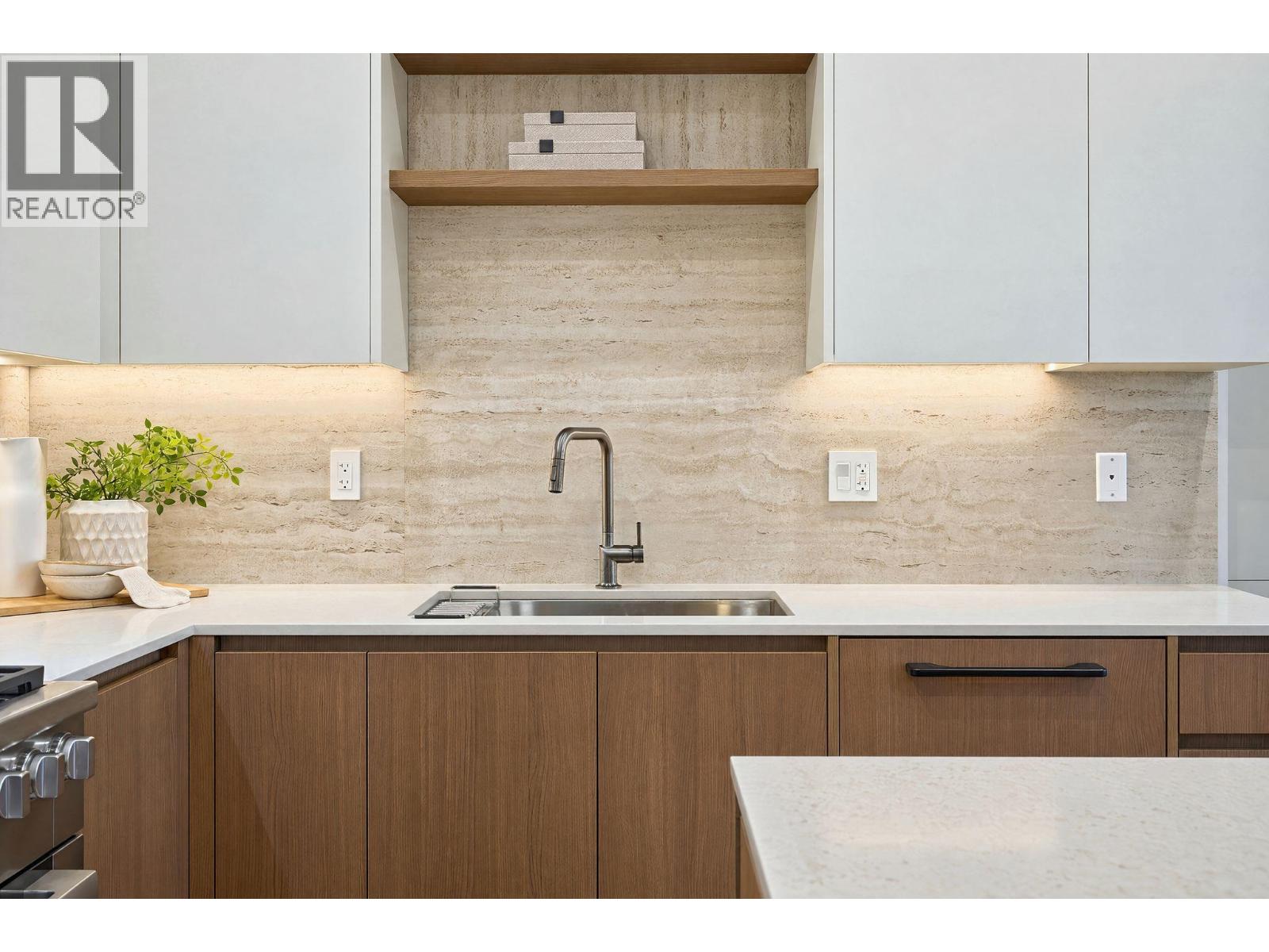 2 2637 W 12th Avenue, Vancouver, British Columbia  V6K 2P4 - Photo 8 - R3177644