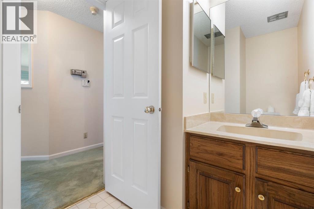 59 Stranraer Place SW, Calgary, Alberta T3H 1H5 - Photo 23 - A2354513