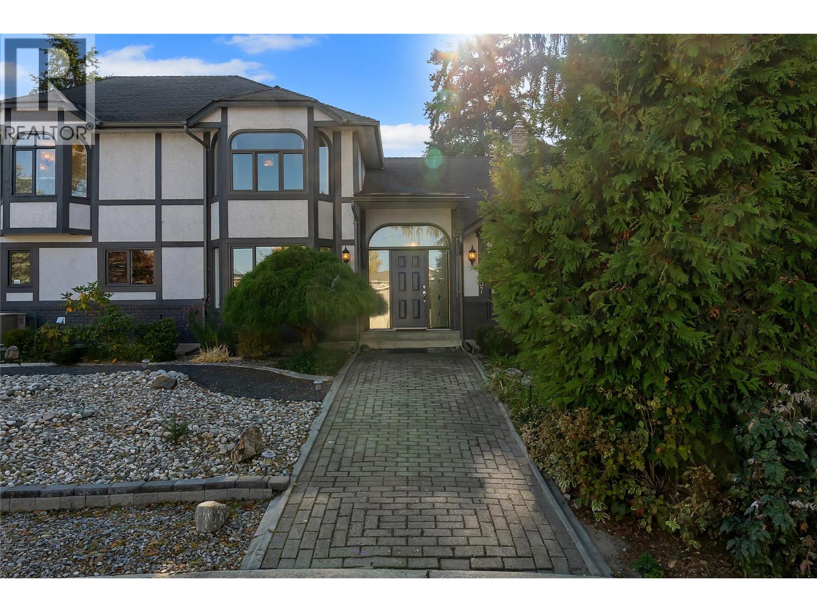 437 Duke Court Kelowna, BC V1W3A2_5