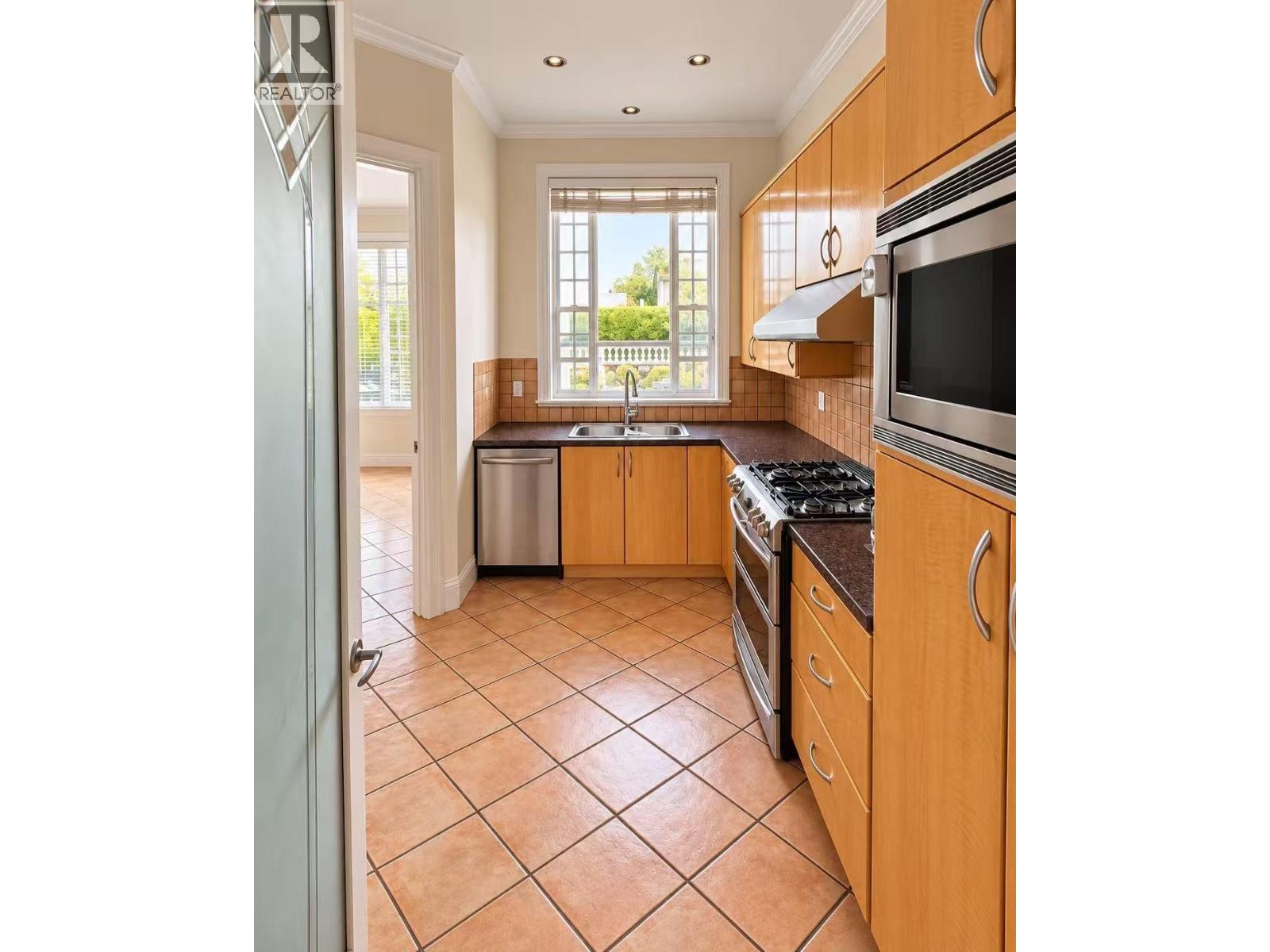 7070 Greenwood Street, Burnaby, British Columbia  V5A 1X8 - Photo 7 - R3174257