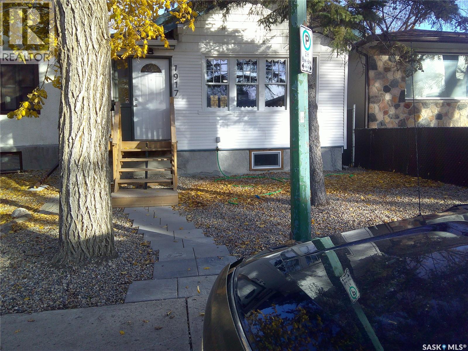 1917 Toronto Street, Regina, Saskatchewan S4R 8L1 - Photo 1 - SK051933