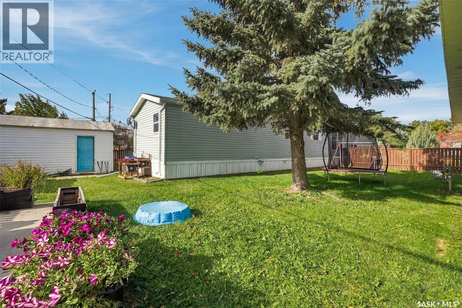 305 5th Avenue, Caronport, Saskatchewan  S0H 0S0 - Photo 32 - SK051401