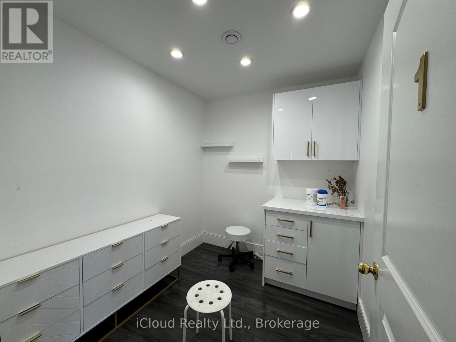 Unit #1 - 592 Rathburn Road W, Mississauga, Ontario  L5B 3A4 - Photo 5 - W14029068