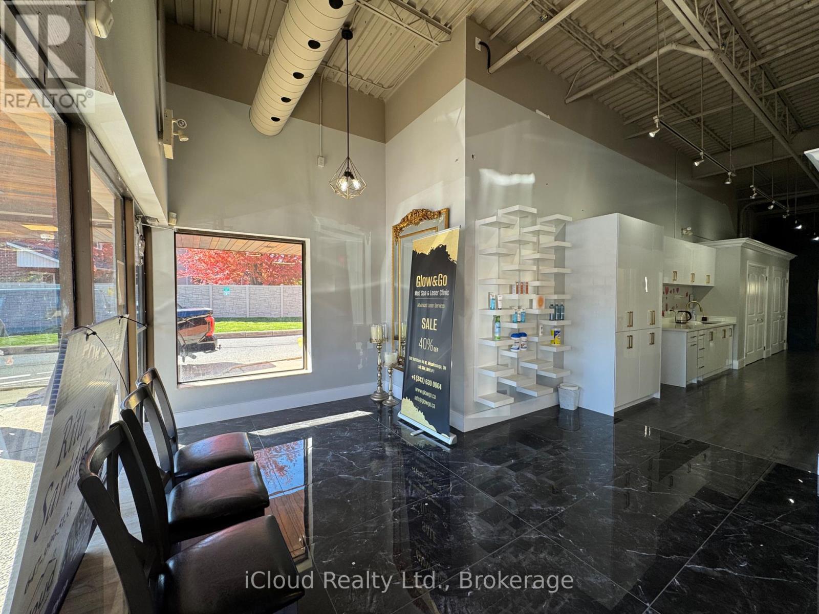 Unit #1 - 592 Rathburn Road W, Mississauga, Ontario  L5B 3A4 - Photo 4 - W14029068