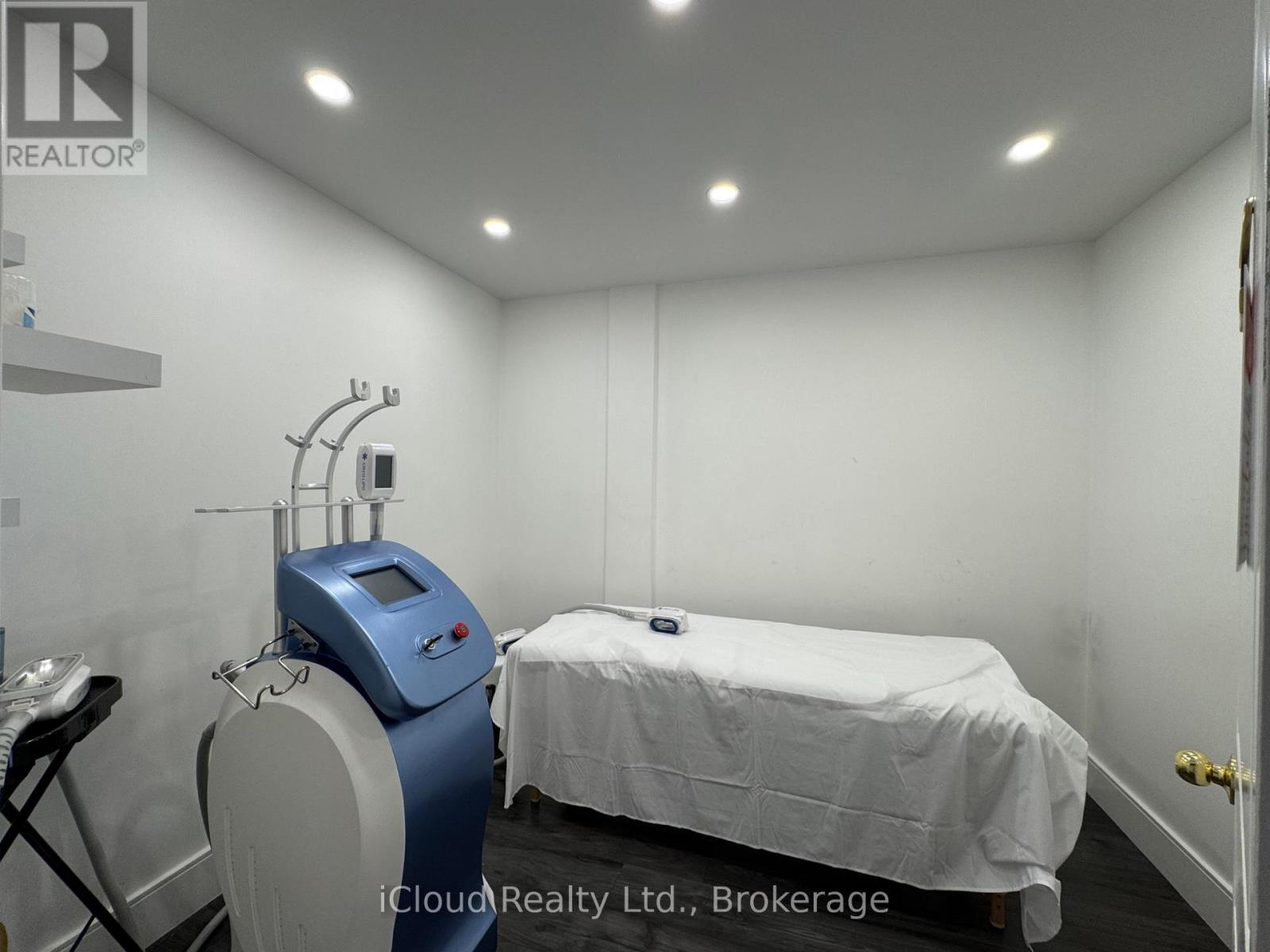 Unit #1 - 592 Rathburn Road W, Mississauga, Ontario  L5B 3A4 - Photo 6 - W14029068