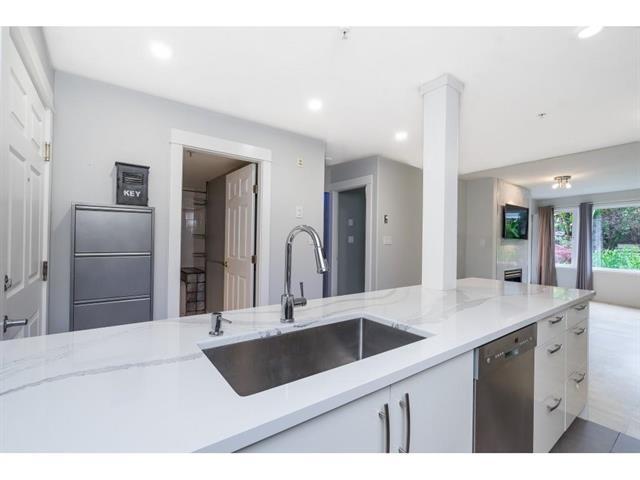 1119 Vidal Street, White Rock, British Columbia  V4B 3T4 - Photo 2 - R3178747
