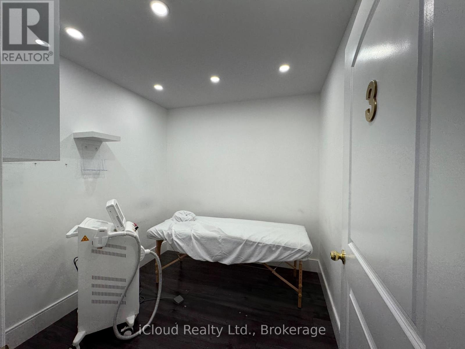 Unit #1 - 592 Rathburn Road W, Mississauga, Ontario  L5B 3A4 - Photo 7 - W14029068