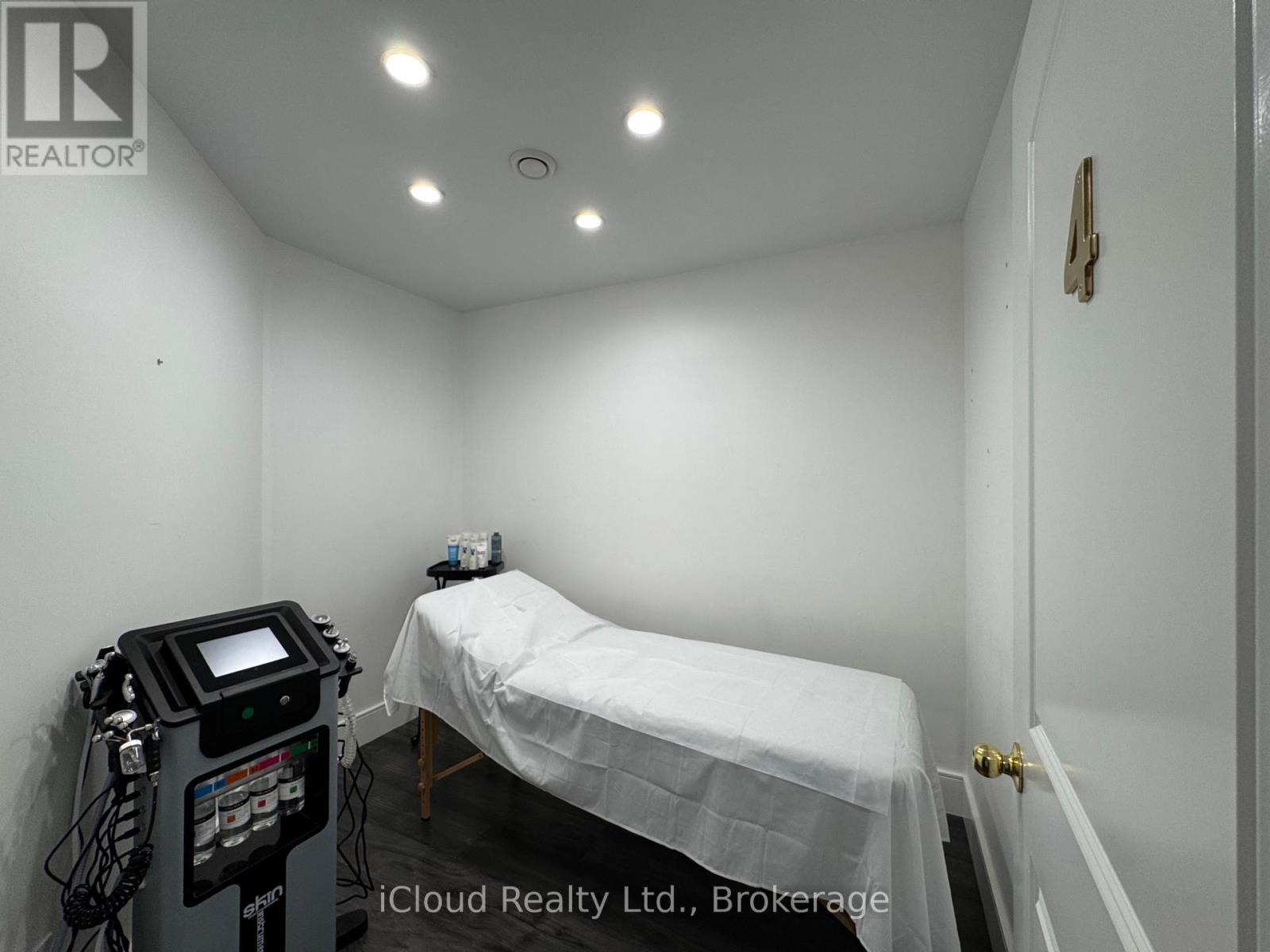 Unit #1 - 592 Rathburn Road W, Mississauga, Ontario  L5B 3A4 - Photo 8 - W14029068