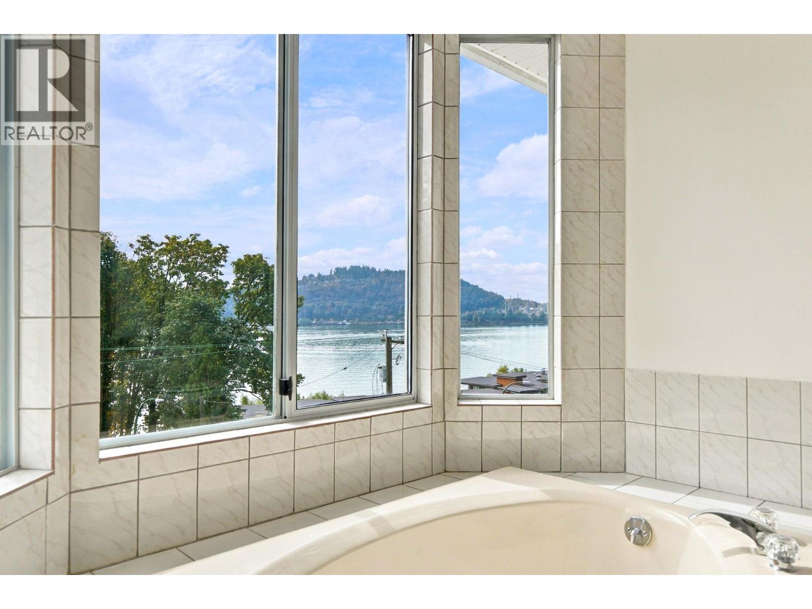 3950 Sparrow Lane, North Vancouver, British Columbia  V7G 2M8 - Photo 20 - R3178547