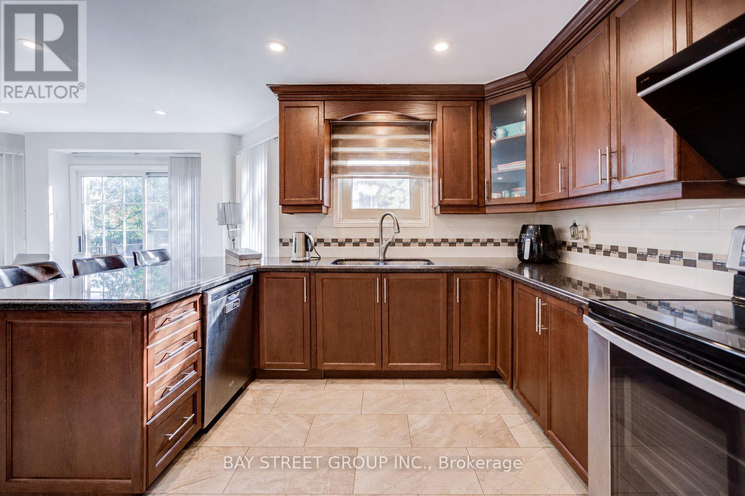 212 Hollingham Road, Markham, Ontario  L3R 8K3 - Photo 11 - N14110882