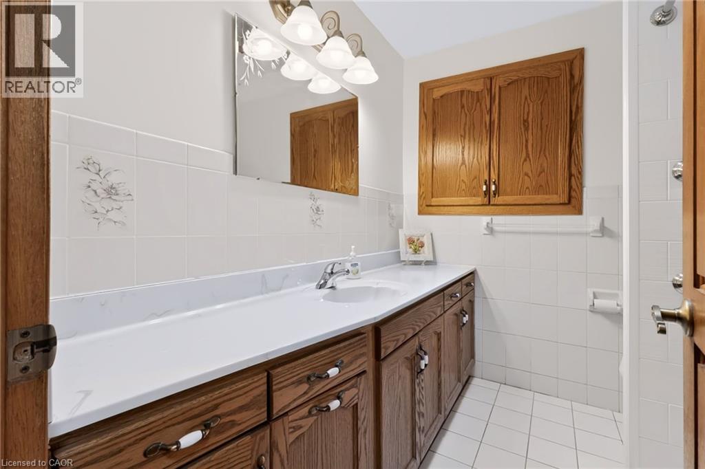 261 Carla Avenue, Stoney Creek, Ontario  L8G 3M9 - Photo 11 - 40867518