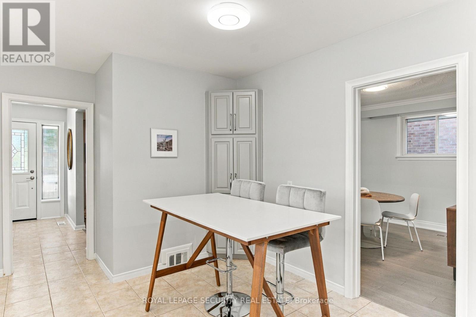 6 Tewsely Place, Toronto, Ontario  M9P 1N7 - Photo 13 - W14119196