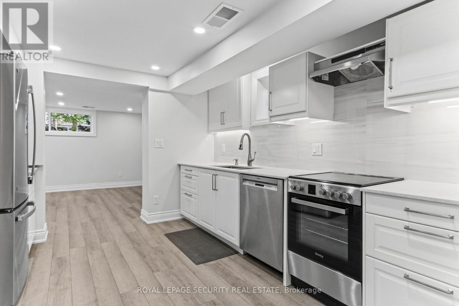 6 Tewsely Place, Toronto, Ontario  M9P 1N7 - Photo 23 - W14119196