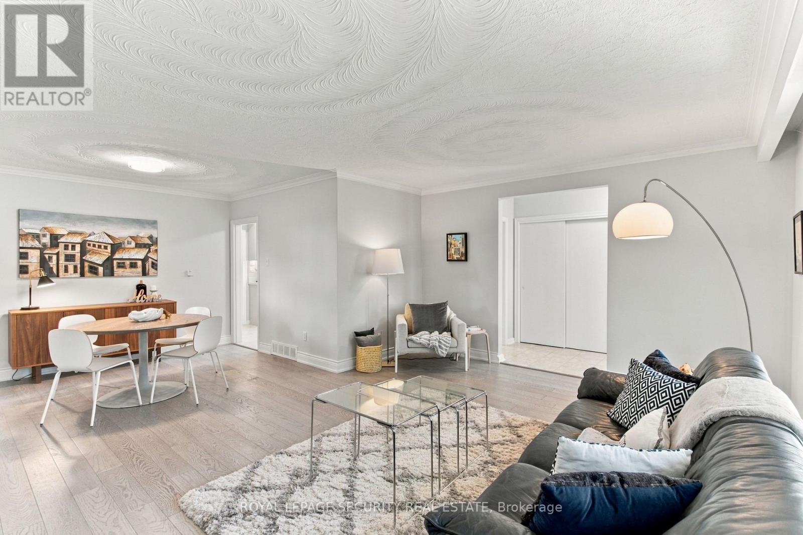 6 Tewsely Place, Toronto, Ontario  M9P 1N7 - Photo 3 - W14119196