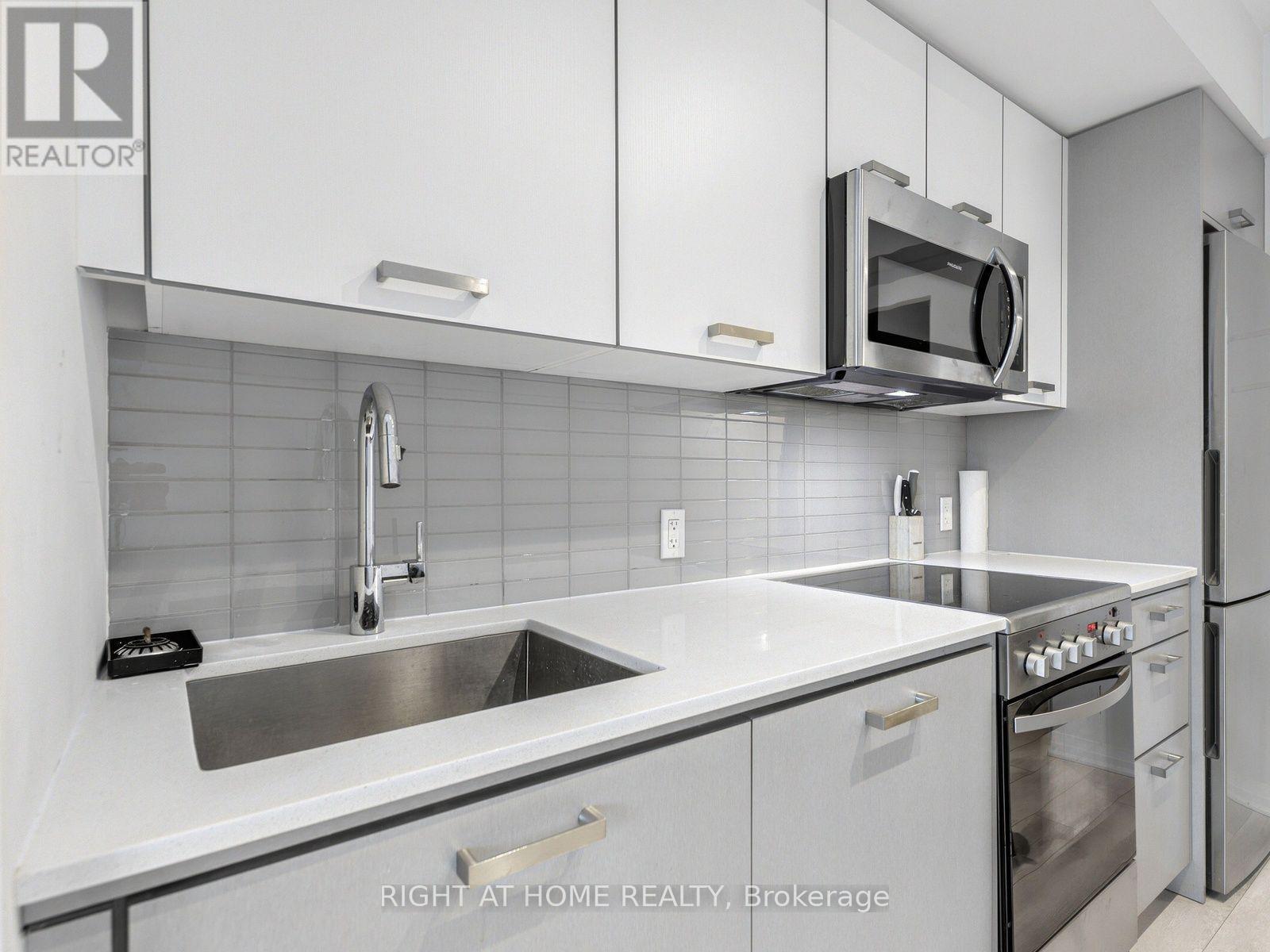 211 - 1630 Queen Street E, Toronto, Ontario  M4L 0B3 - Photo 11 - E13852034