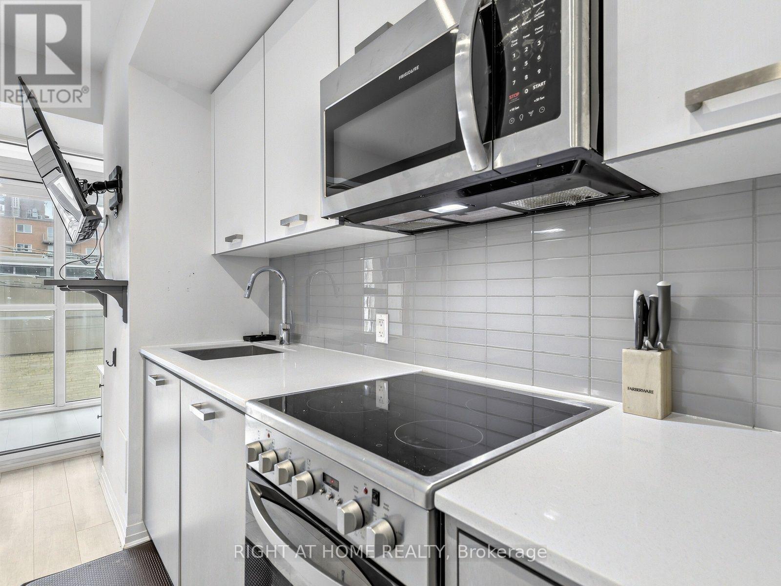 211 - 1630 Queen Street E, Toronto, Ontario  M4L 0B3 - Photo 10 - E13852034