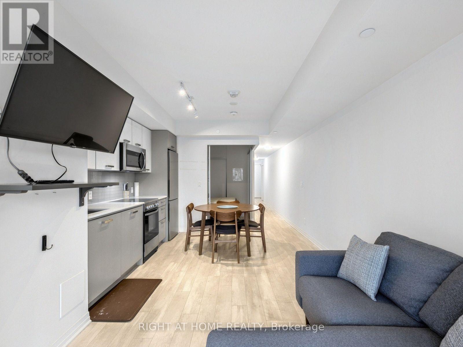 211 - 1630 Queen Street E, Toronto, Ontario  M4L 0B3 - Photo 3 - E13852034