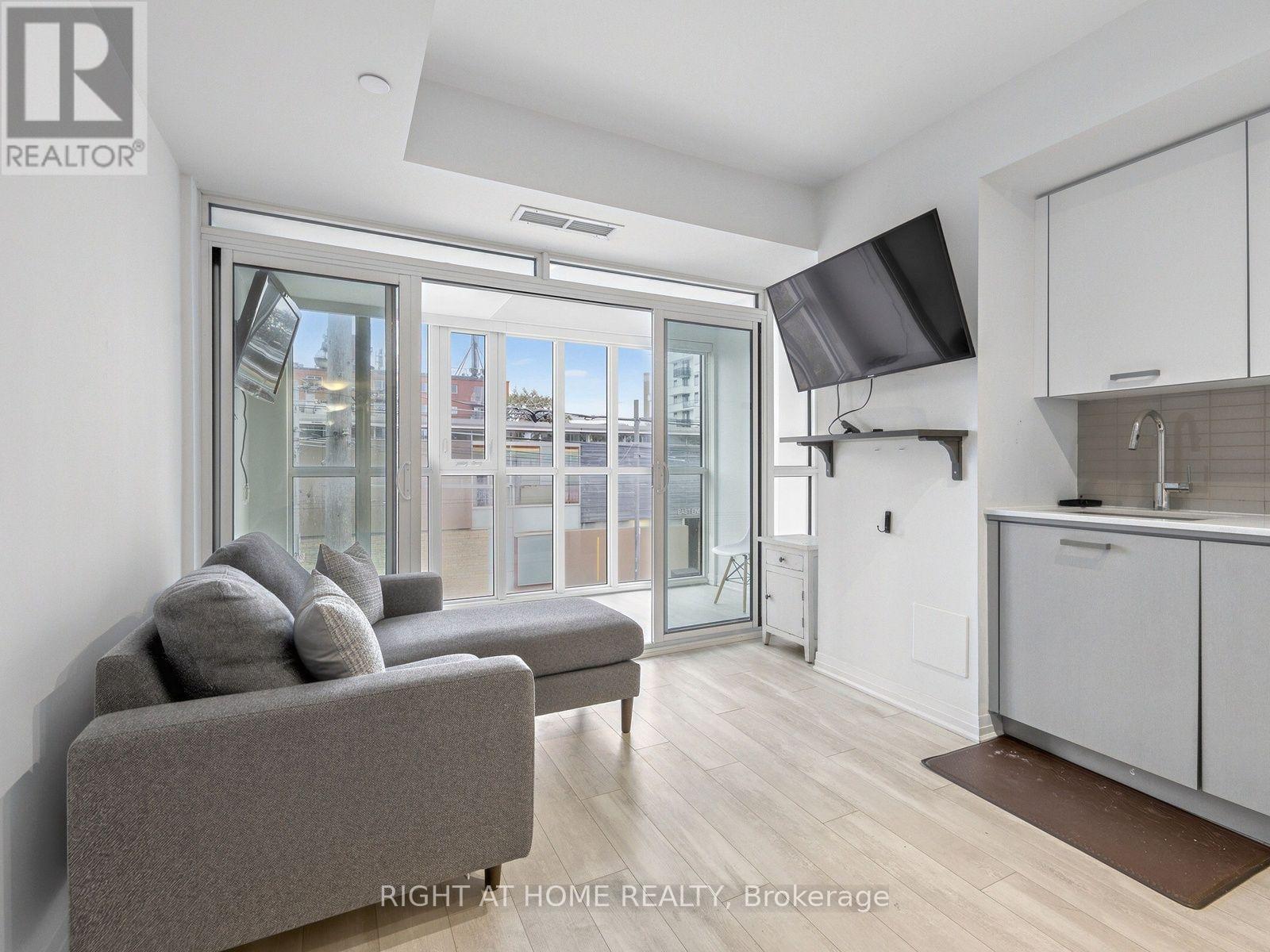 211 - 1630 Queen Street E, Toronto, Ontario  M4L 0B3 - Photo 2 - E13852148