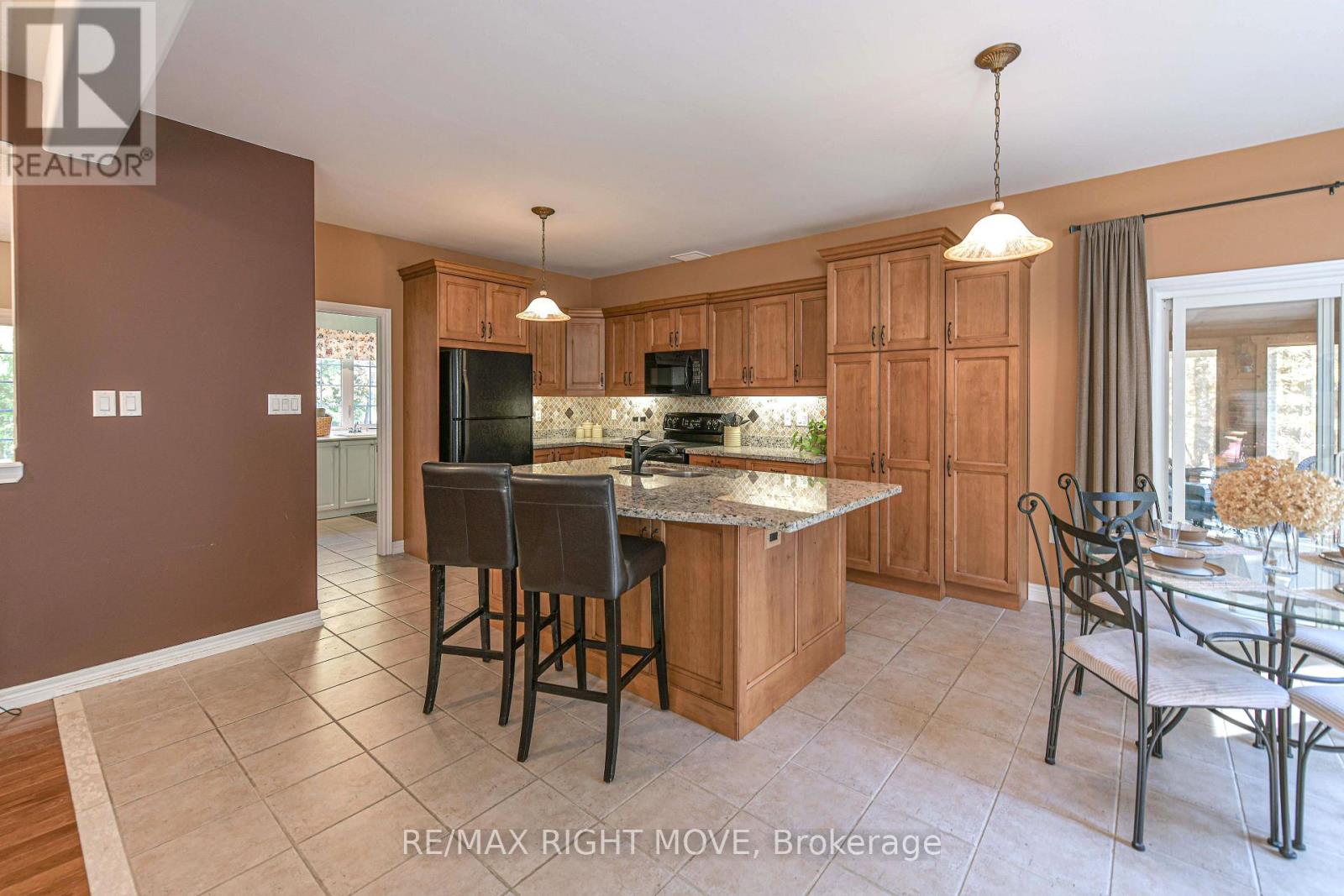 4200 Pine Valley Lane, Severn, Ontario L3V 6H2 - Photo 10 - S14119390