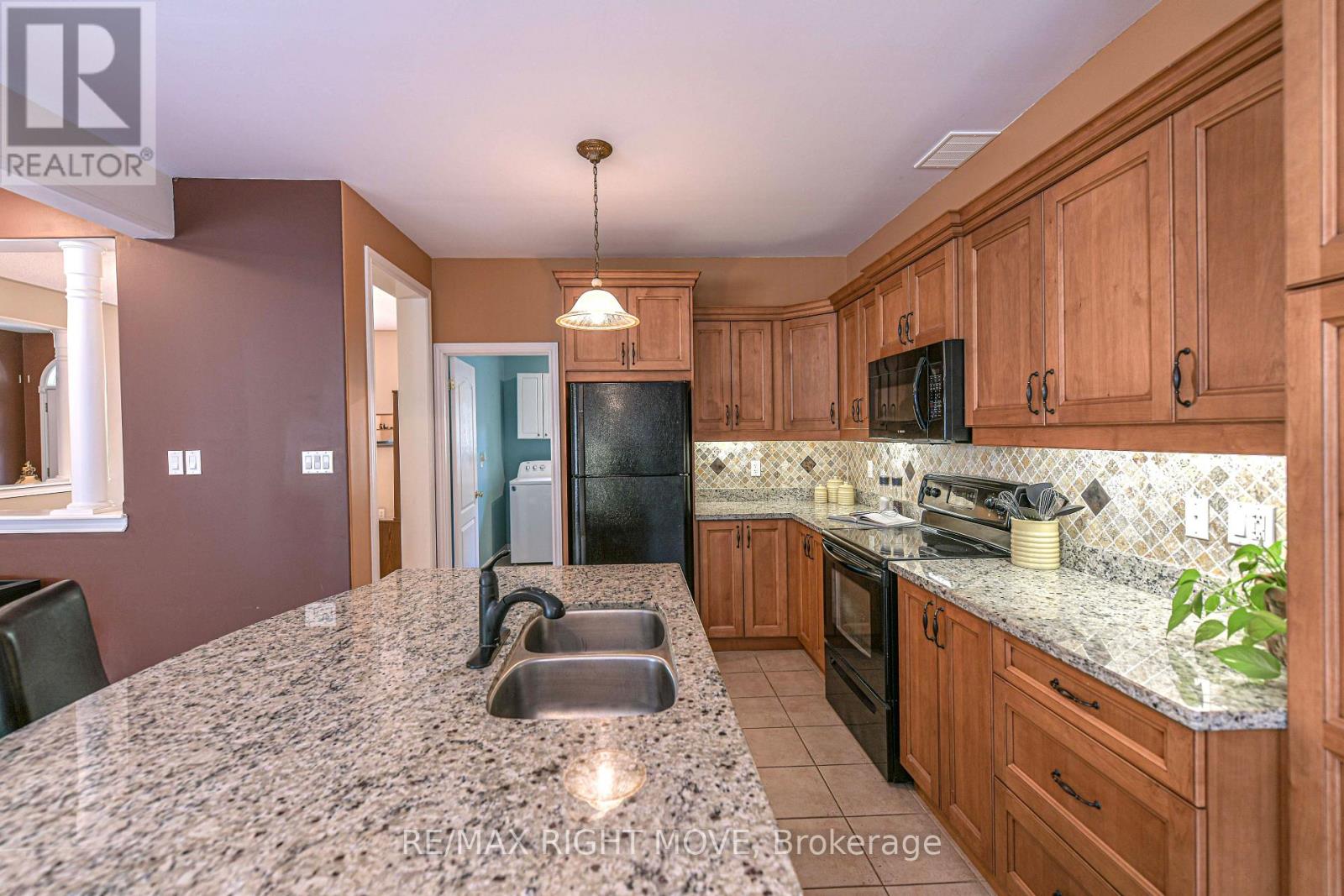 4200 Pine Valley Lane, Severn, Ontario L3V 6H2 - Photo 11 - S14119390