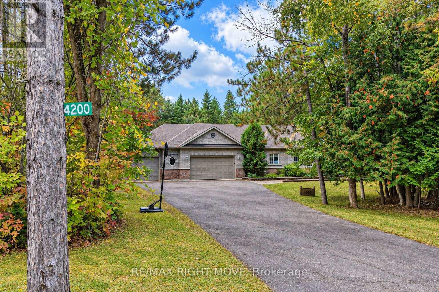 4200 Pine Valley Lane, Severn, Ontario L3V 6H2 - Photo 2 - S14119390