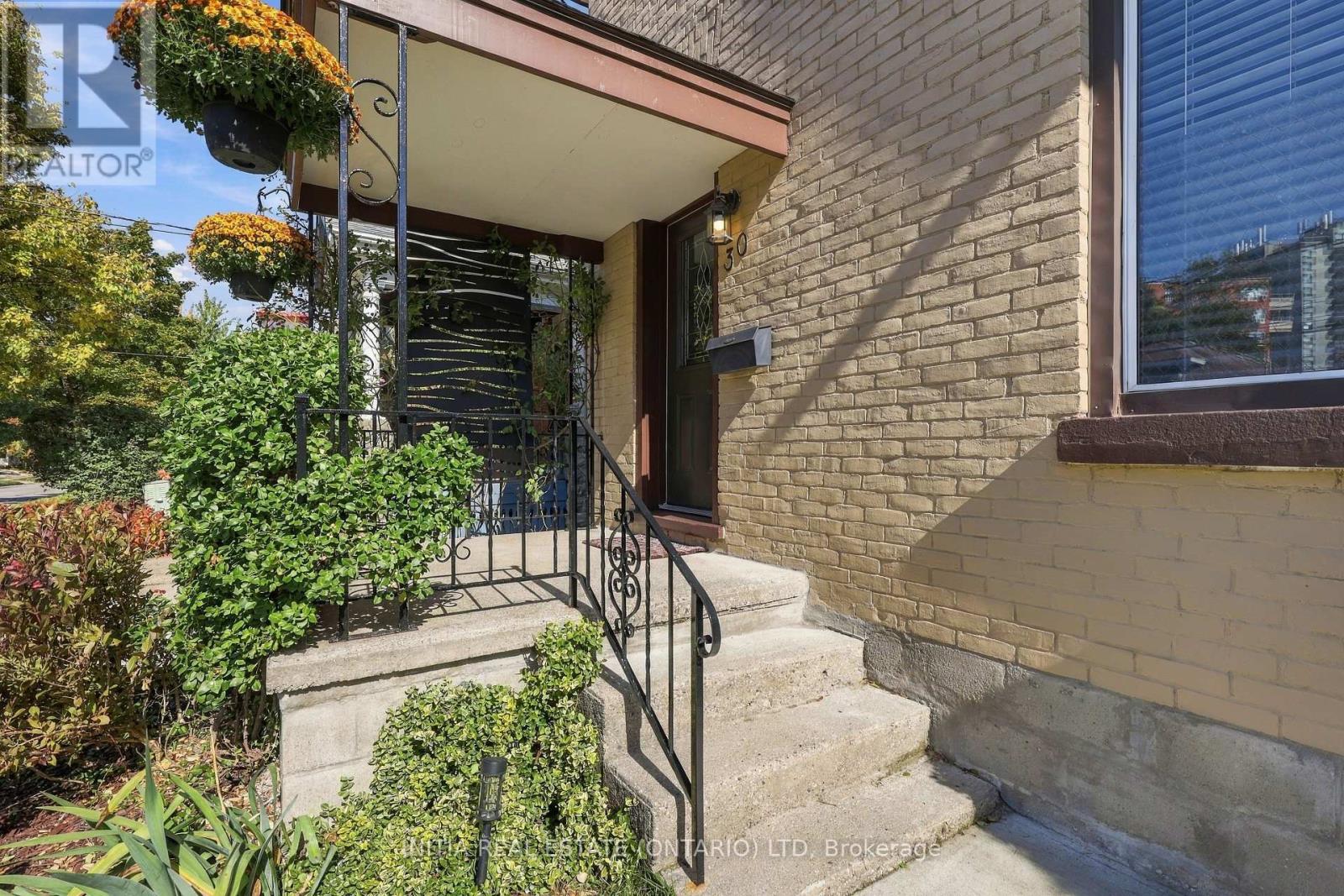 30 Carfrae Crescent, London South, Ontario  N6C 4A9 - Photo 2 - X14119464
