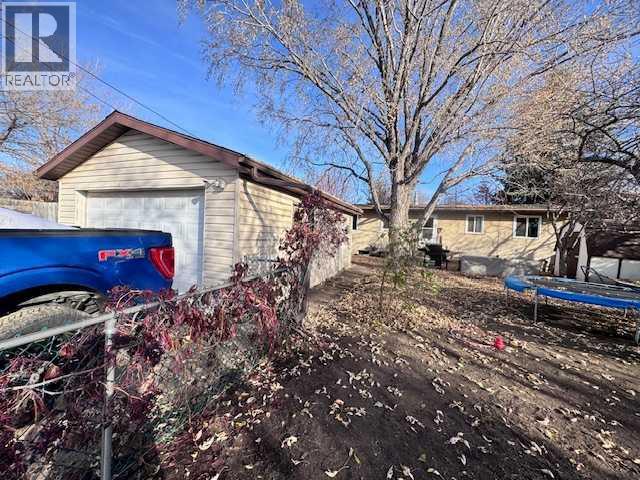 3908 49 Avenue, Lloydminster, Saskatchewan  S9V 1A2 - Photo 2 - A2354954