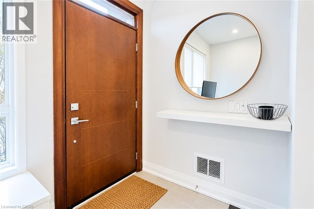39 Robinson Street N Unit# 10, Grimsby, Ontario  L3M 3C8 - Photo 2 - 40874267