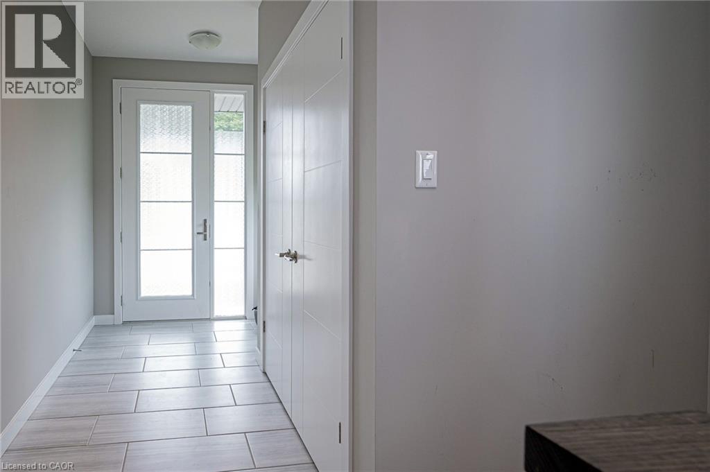 877 Robert Ferrie Drive, Kitchener, Ontario  N2R 0P2 - Photo 5 - 40874162