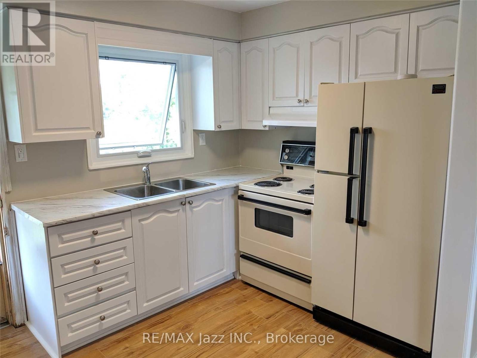 110 Cabot Street, Oshawa, Ontario  L1J 5R7 - Photo 4 - E14119598