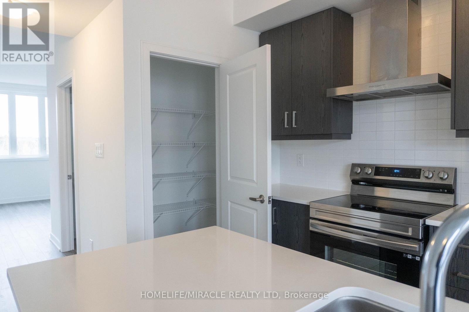 60 Blue Forest Crescent, Barrie (Innis-Shore), Ontario  L9J 0N3 - Photo 3 - S14119574