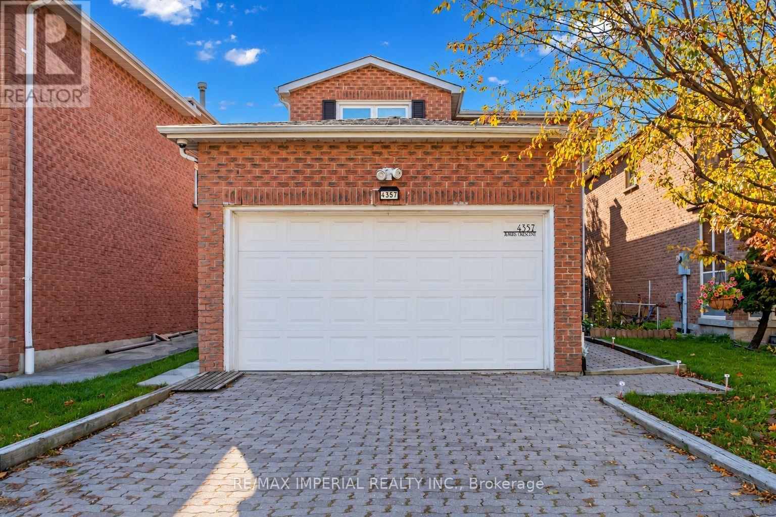 4357 Jenkins Crescent, Mississauga, Ontario  L5R 1V4 - Photo 2 - W14119552