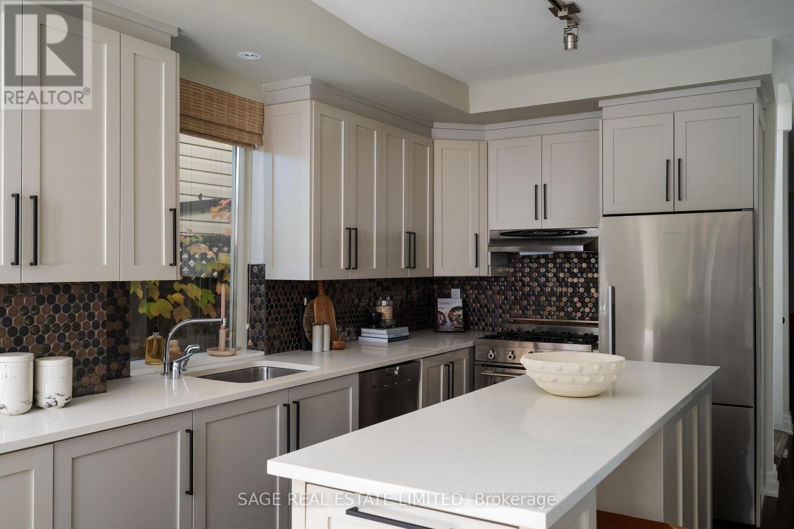 19 Palmerston Avenue, Toronto, Ontario  M6J 2H9 - Photo 10 - C14119704