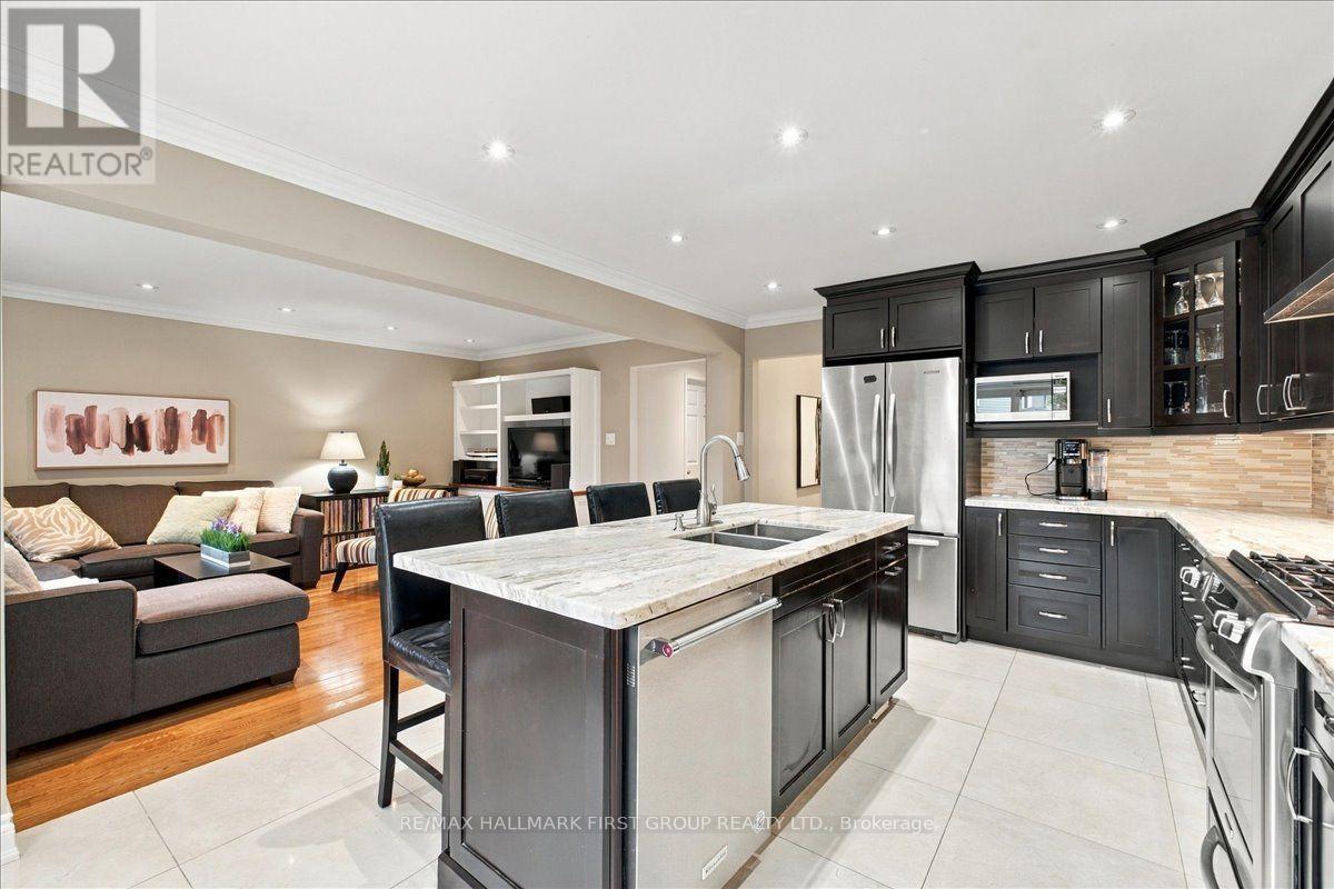 701 Cowan Circle, Pickering, Ontario  L1W 3K6 - Photo 11 - E14119862