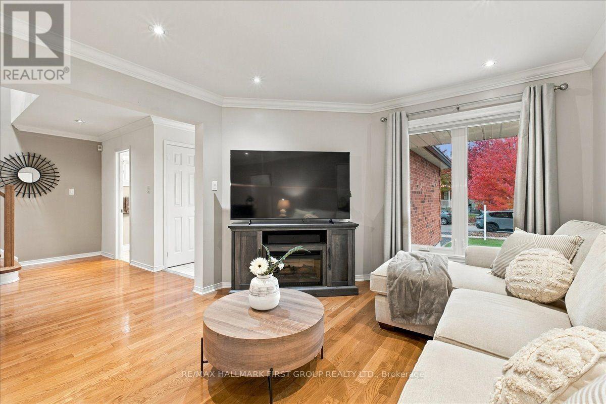 701 Cowan Circle, Pickering, Ontario  L1W 3K6 - Photo 4 - E14119862