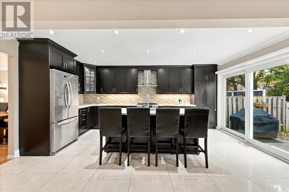701 Cowan Circle, Pickering, Ontario  L1W 3K6 - Photo 9 - E14119862