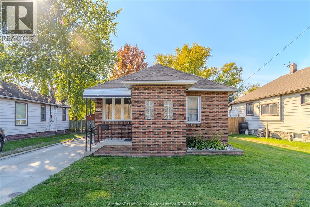 1601 South Cameron, Windsor, Ontario  N9B 3C8 - Photo 2 - 26024971