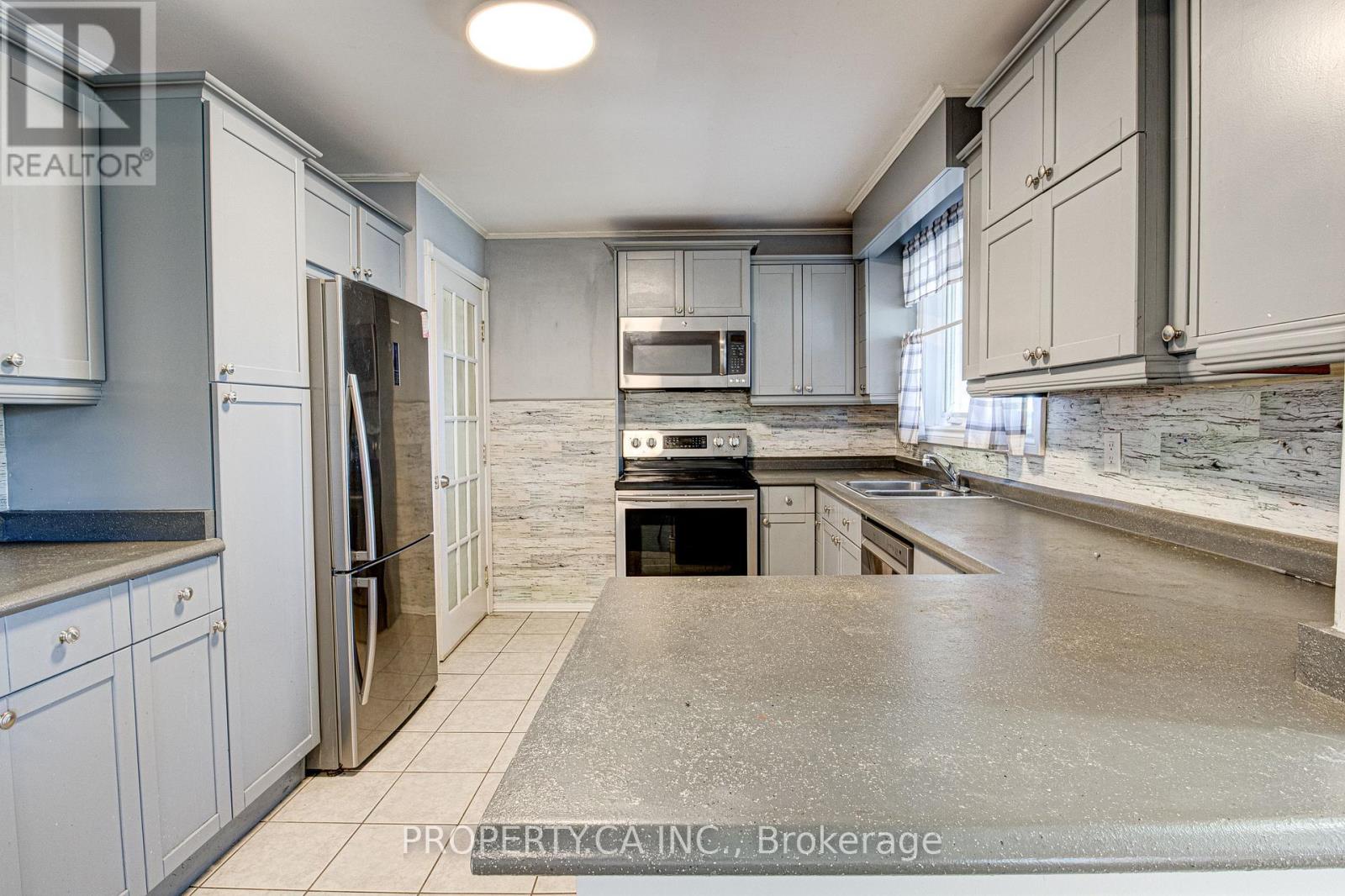 71 Highpark Avenue, Kitchener, Ontario  N2C 2C3 - Photo 5 - X14119658