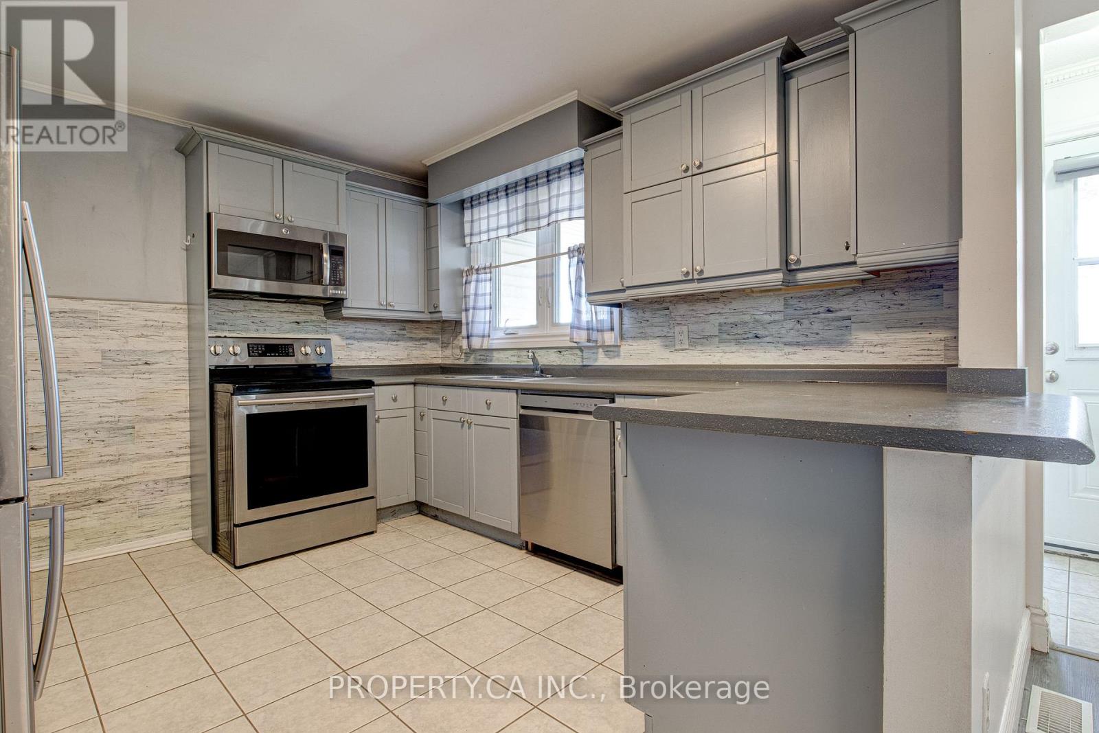 71 Highpark Avenue, Kitchener, Ontario  N2C 2C3 - Photo 6 - X14119658