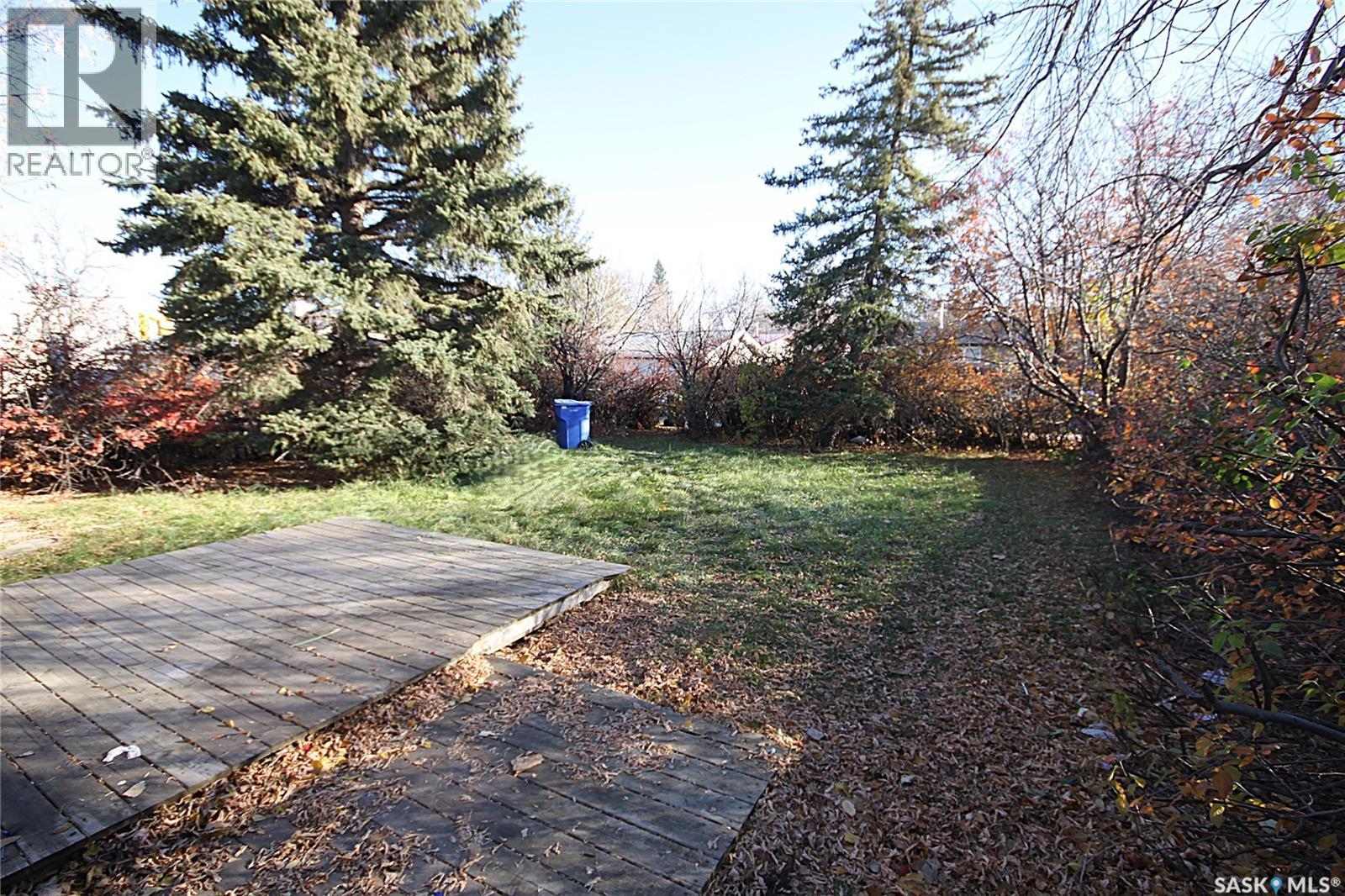 82 Osborne Crescent, Regina, Saskatchewan S4R 5J1 - Photo 3 - SK051985